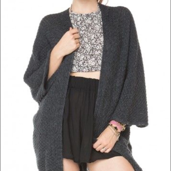 Brandy Melville Sweaters - 🛍3/$35🛍 Brandy Melville Voltaire Cardigan